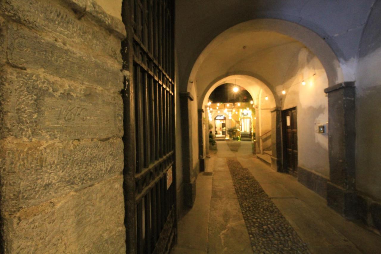 Appartamento Con Terrazza Nel Centro Storico. Cuneo Bagian luar foto